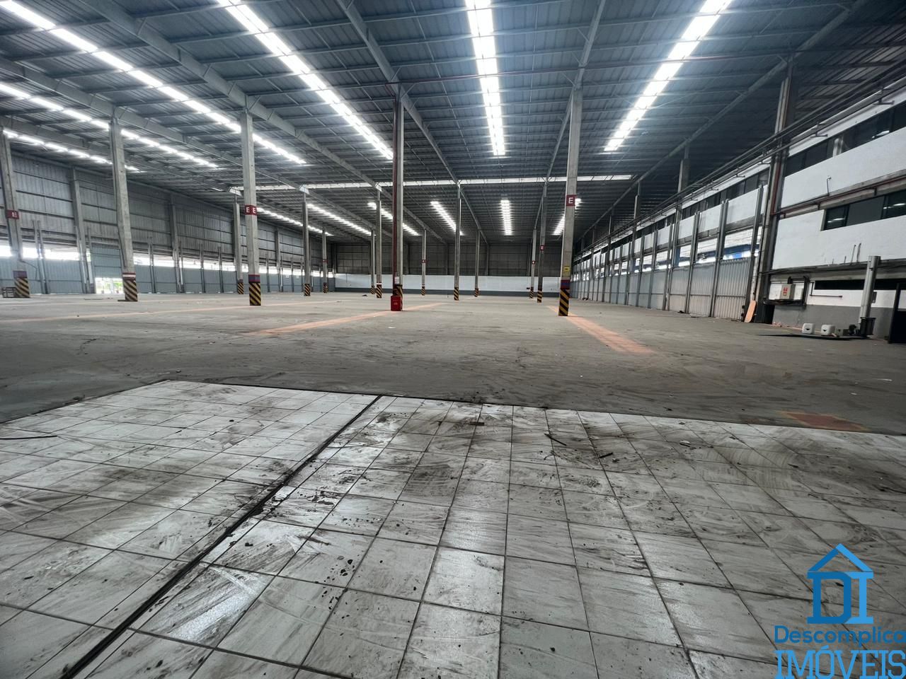 Depósito-Galpão-Armazém para alugar com 8 quartos, 7050m² - Foto 4