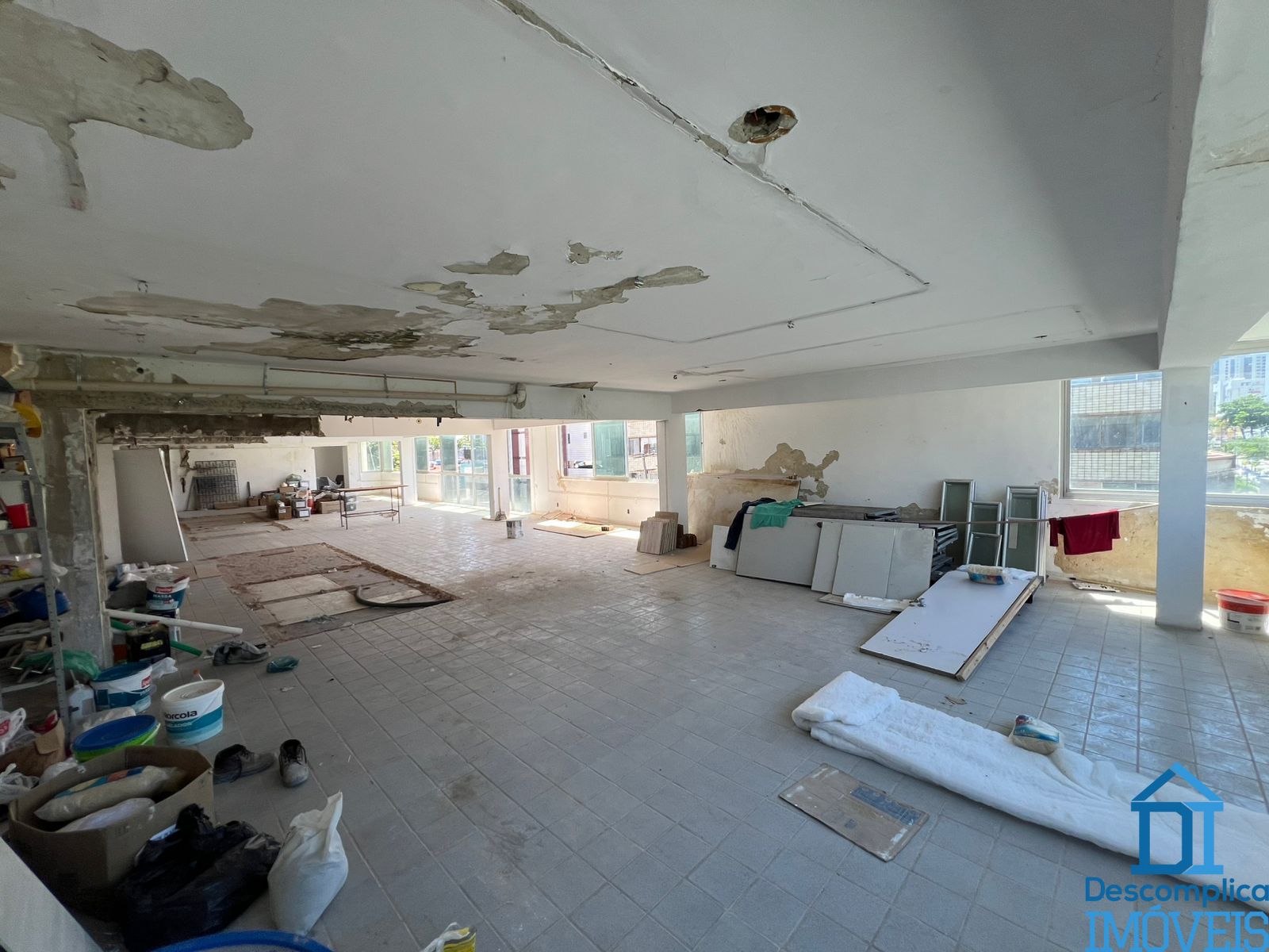 Conjunto Comercial-Sala para alugar com 1 quarto, 215m² - Foto 1