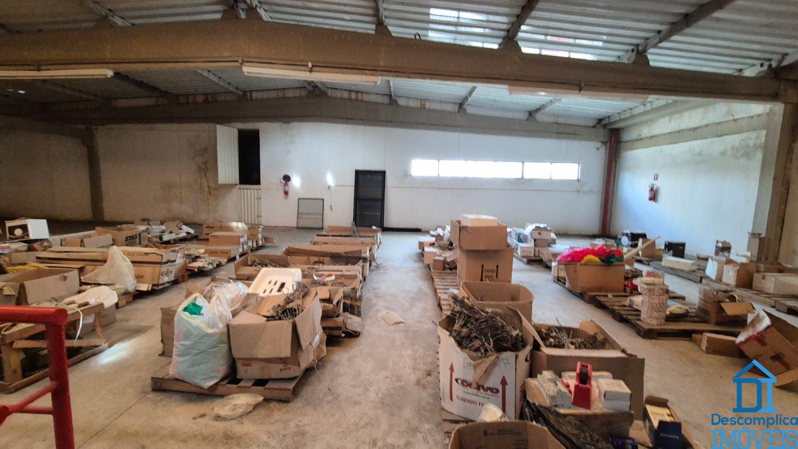 Depósito-Galpão-Armazém para alugar com 6 quartos, 2350m² - Foto 9