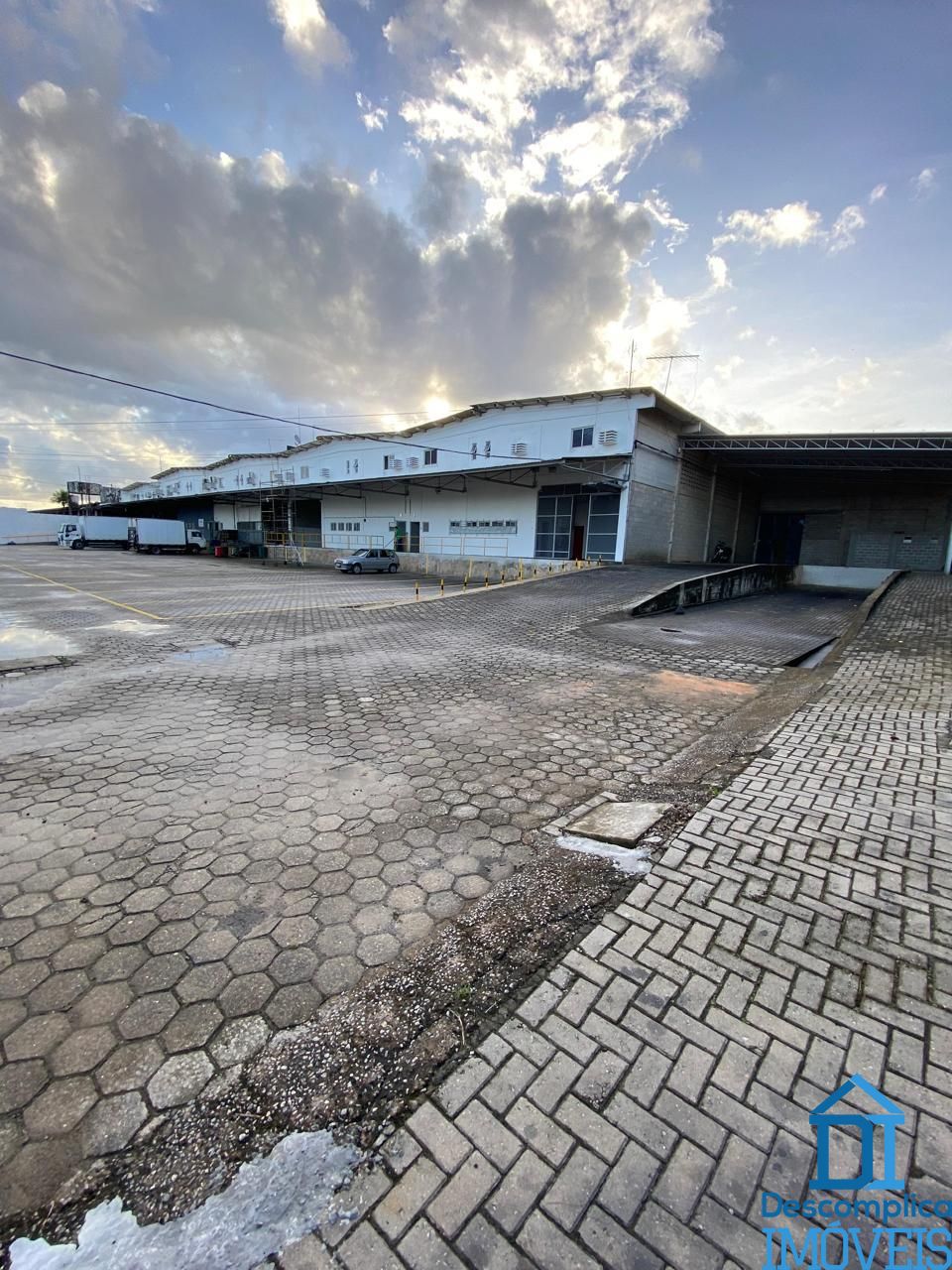 Depósito-Galpão-Armazém para alugar com 1 quarto, 648m² - Foto 9