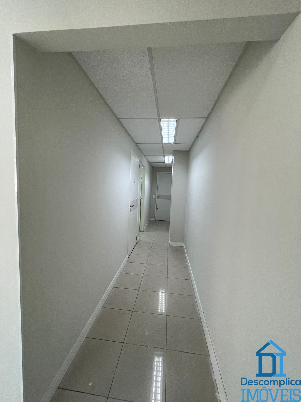 Conjunto Comercial-Sala para alugar com 6 quartos, 268m² - Foto 8