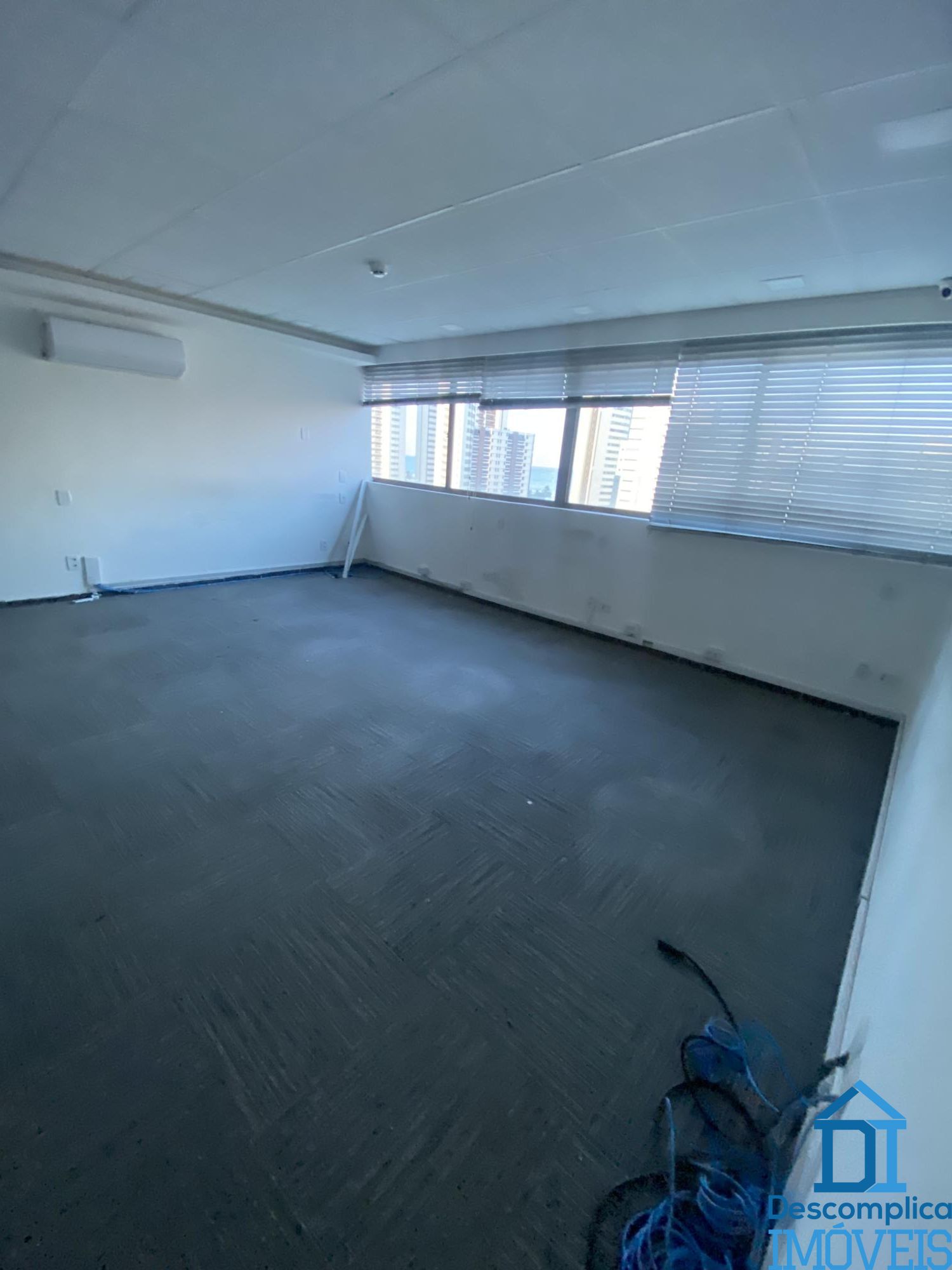 Conjunto Comercial-Sala para alugar com 9 quartos, 350m² - Foto 2