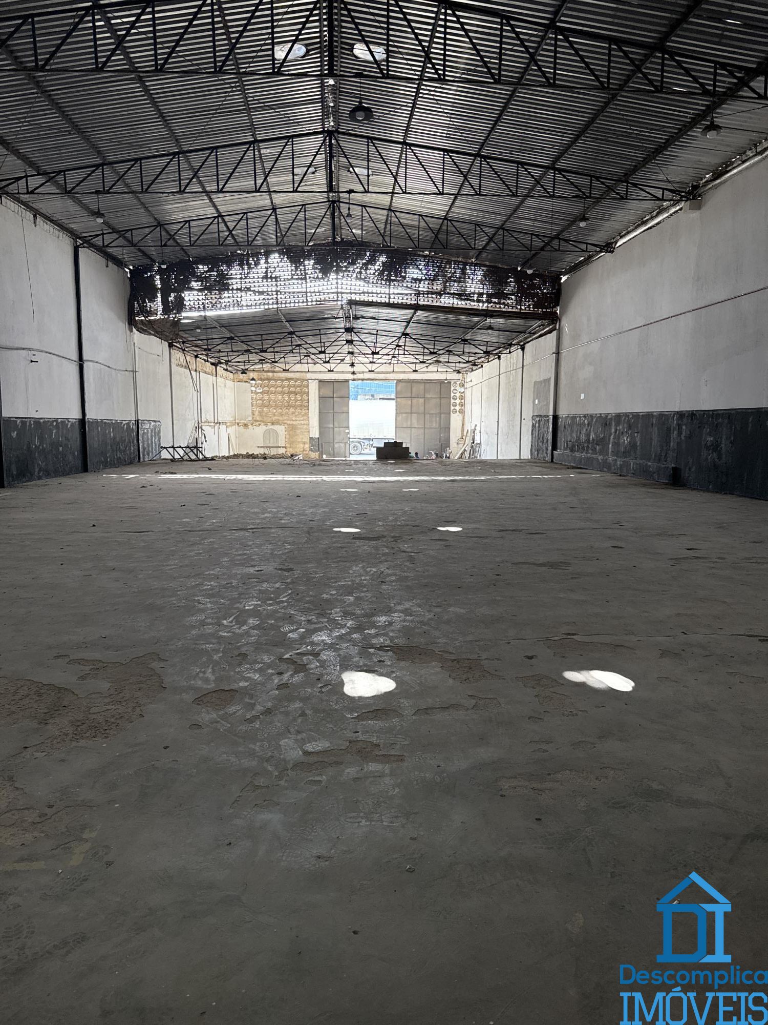 Depósito-Galpão-Armazém para alugar com 4 quartos, 1000m² - Foto 1