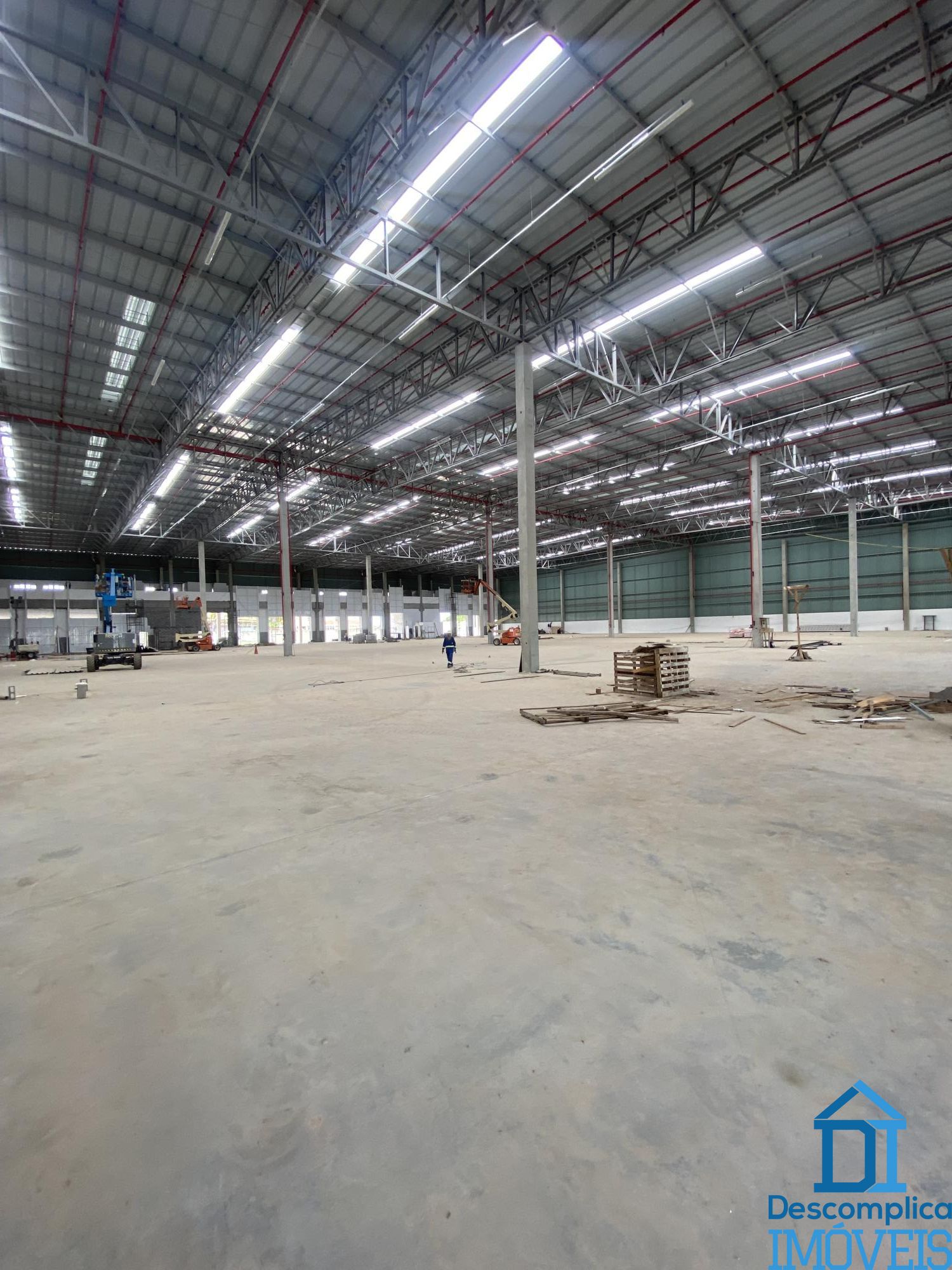 Depósito-Galpão-Armazém para alugar com 6 quartos, 2773m² - Foto 1