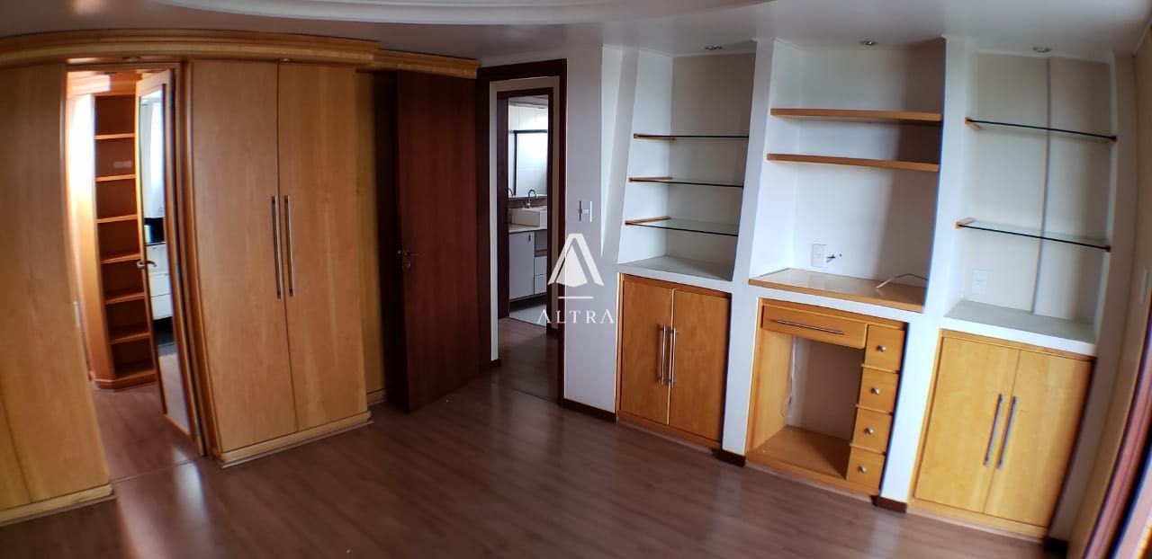 Apartamento à venda com 3 quartos, 200m² - Foto 3