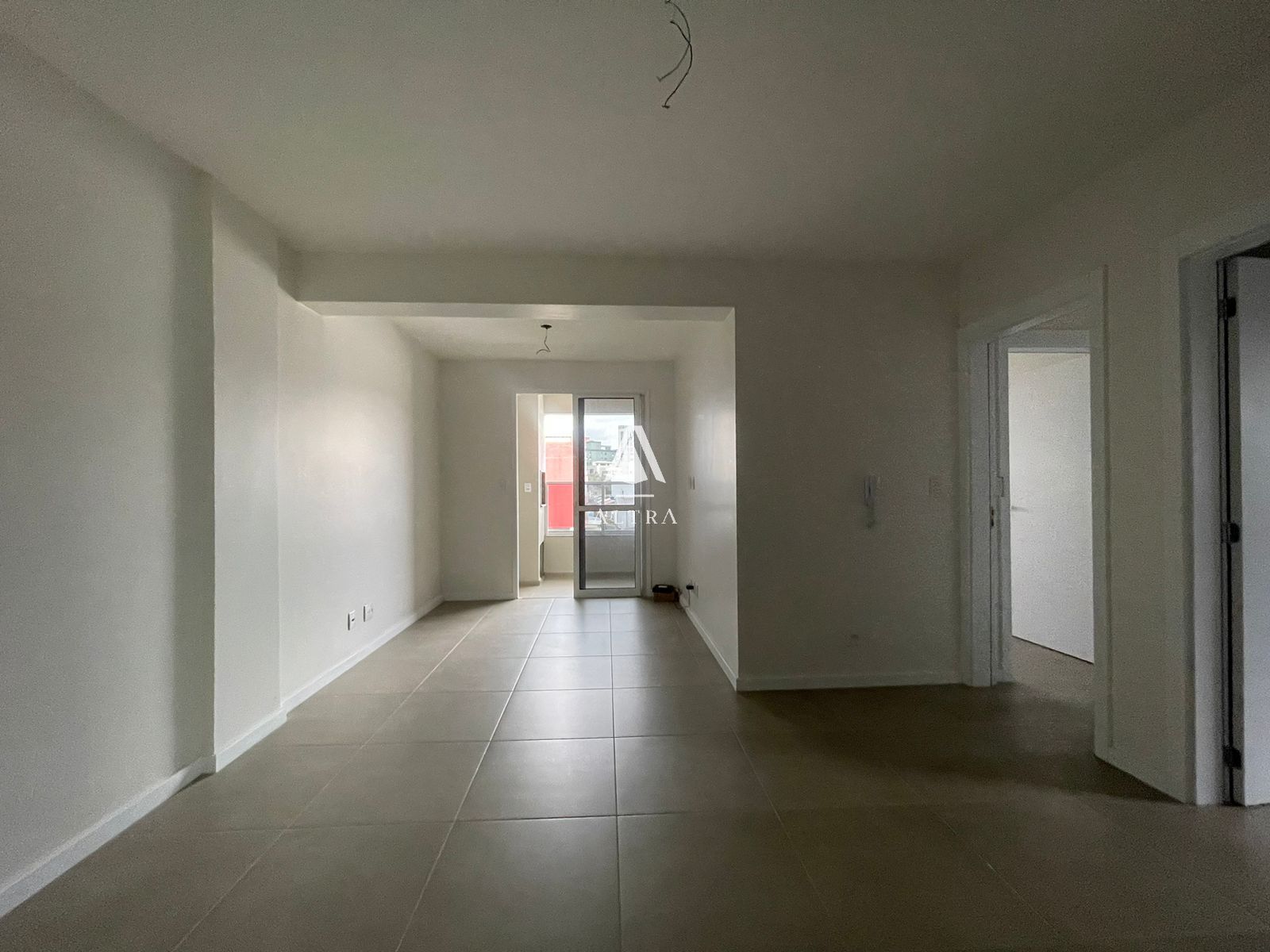 Apartamento à venda com 2 quartos, 81m² - Foto 2