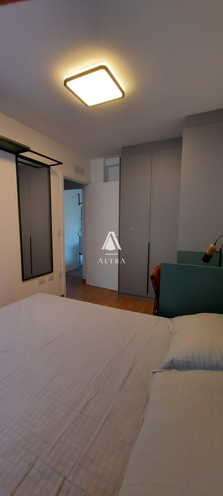 Apartamento à venda com 2 quartos, 67m² - Foto 3