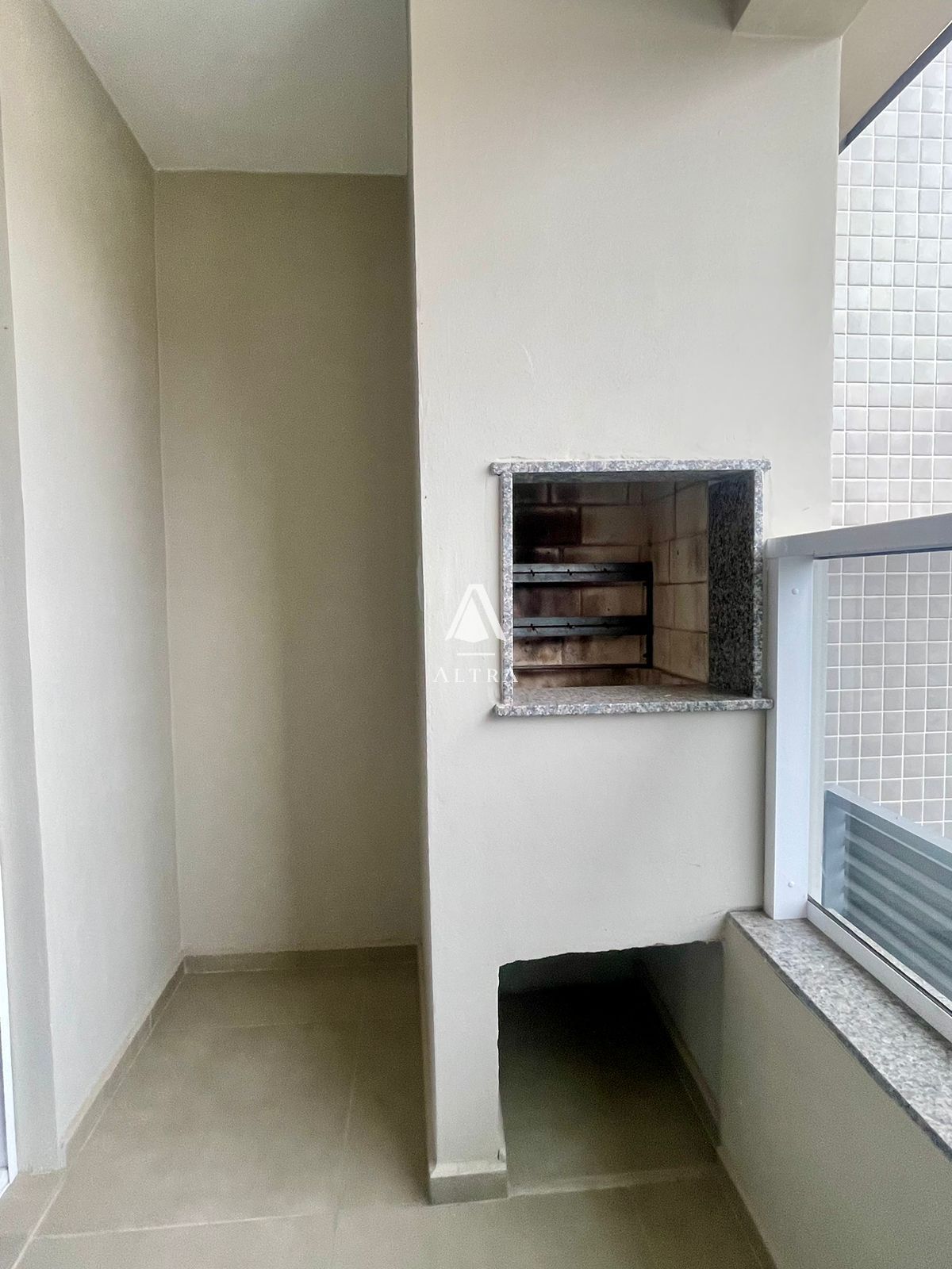 Apartamento à venda com 2 quartos, 81m² - Foto 3