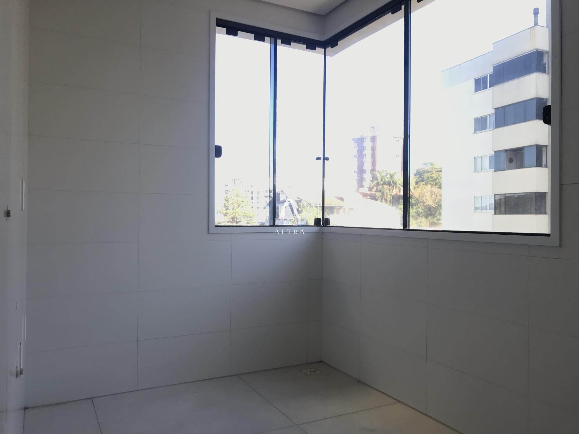 Apartamento à venda com 3 quartos, 209m² - Foto 13