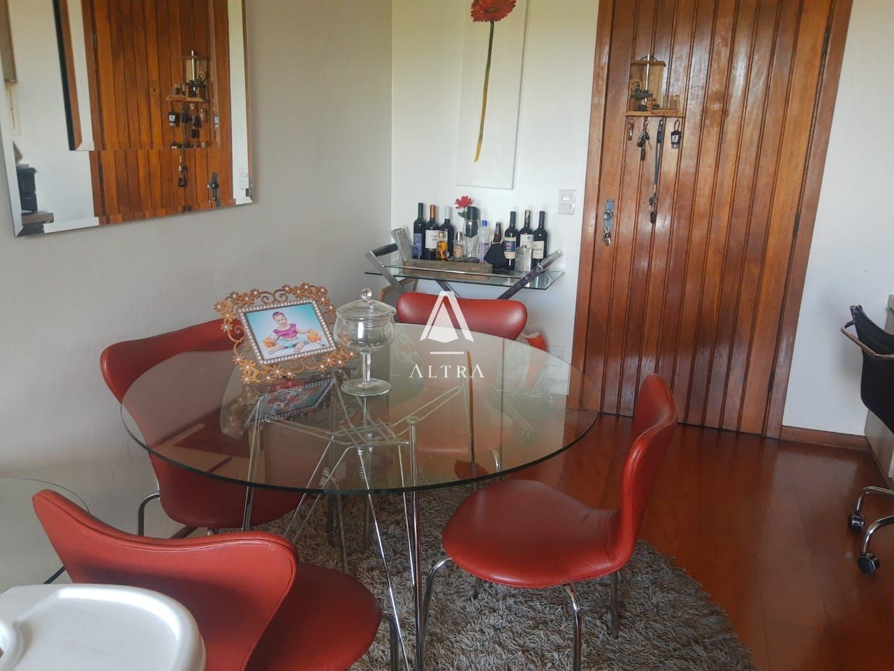 Apartamento à venda com 2 quartos, 70m² - Foto 1