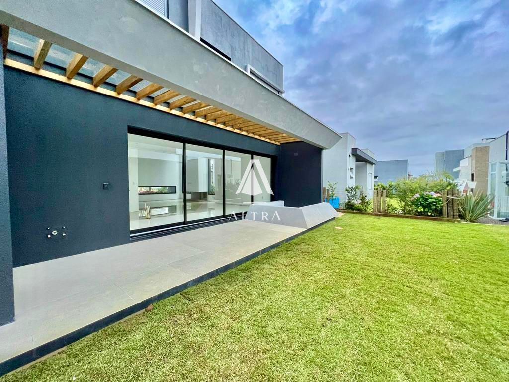 Casa de Condomínio à venda com 3 quartos, 242m² - Foto 4