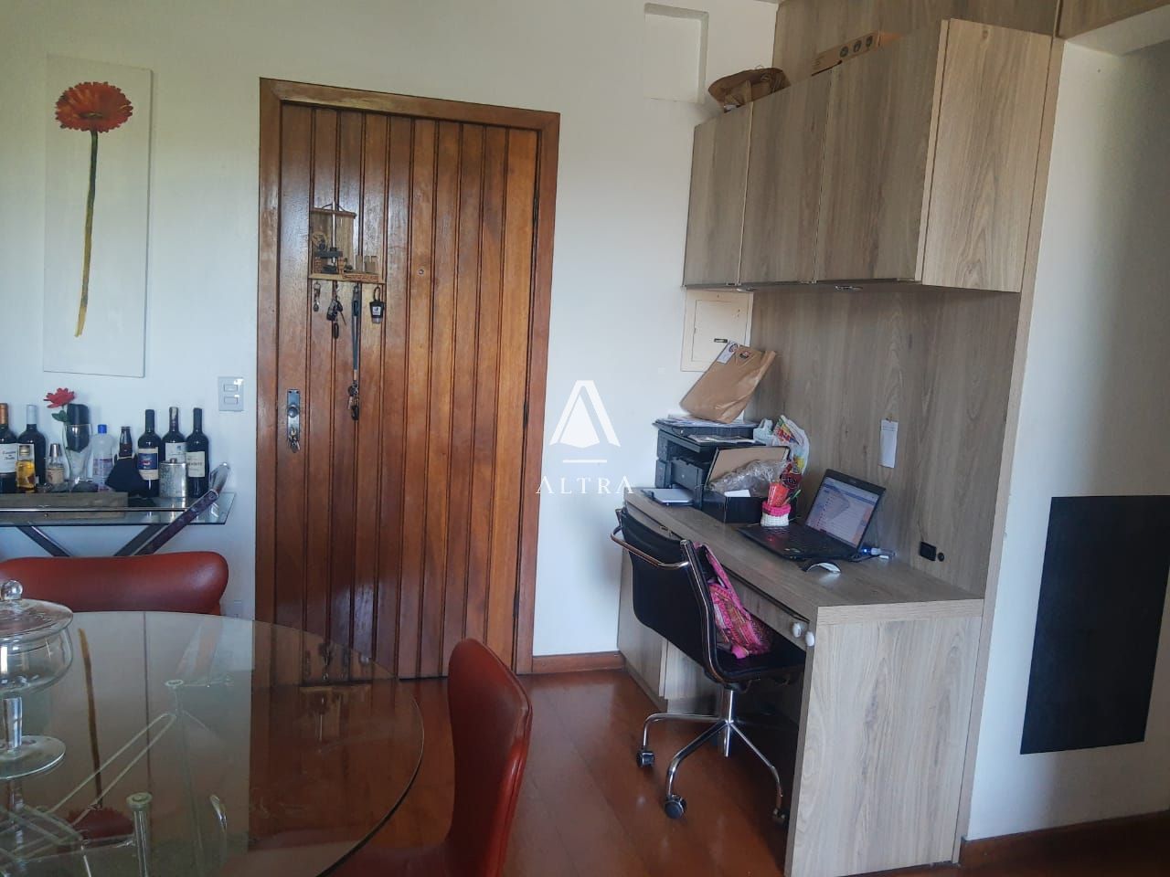 Apartamento à venda com 2 quartos, 70m² - Foto 2