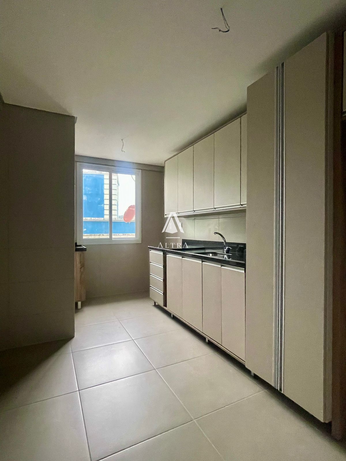 Apartamento à venda com 2 quartos, 81m² - Foto 4