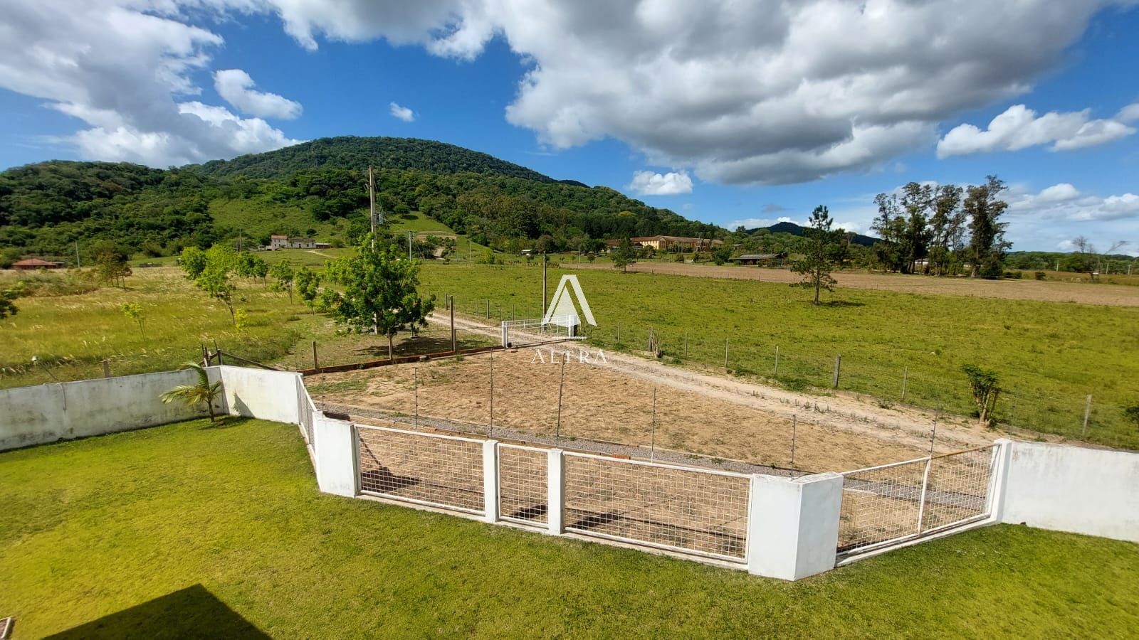 Fazenda à venda com 3 quartos, 610m² - Foto 32