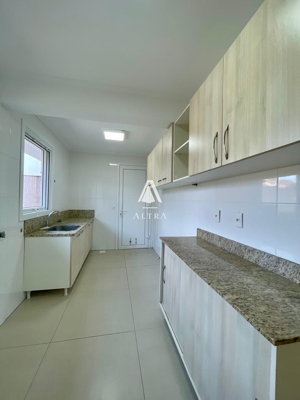 Casa à venda com 4 quartos, 240m² - Foto 14