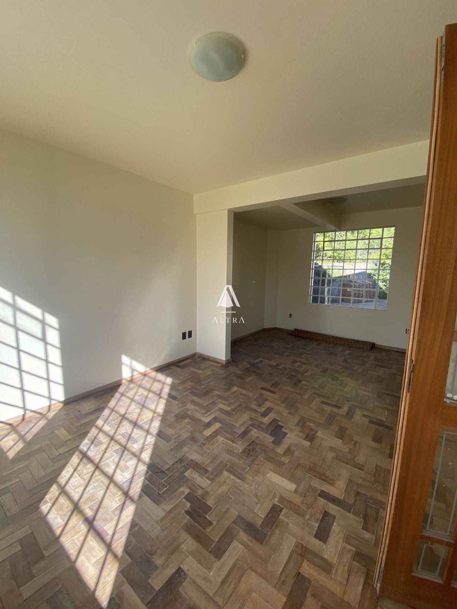 Casa à venda com 3 quartos, 370m² - Foto 7