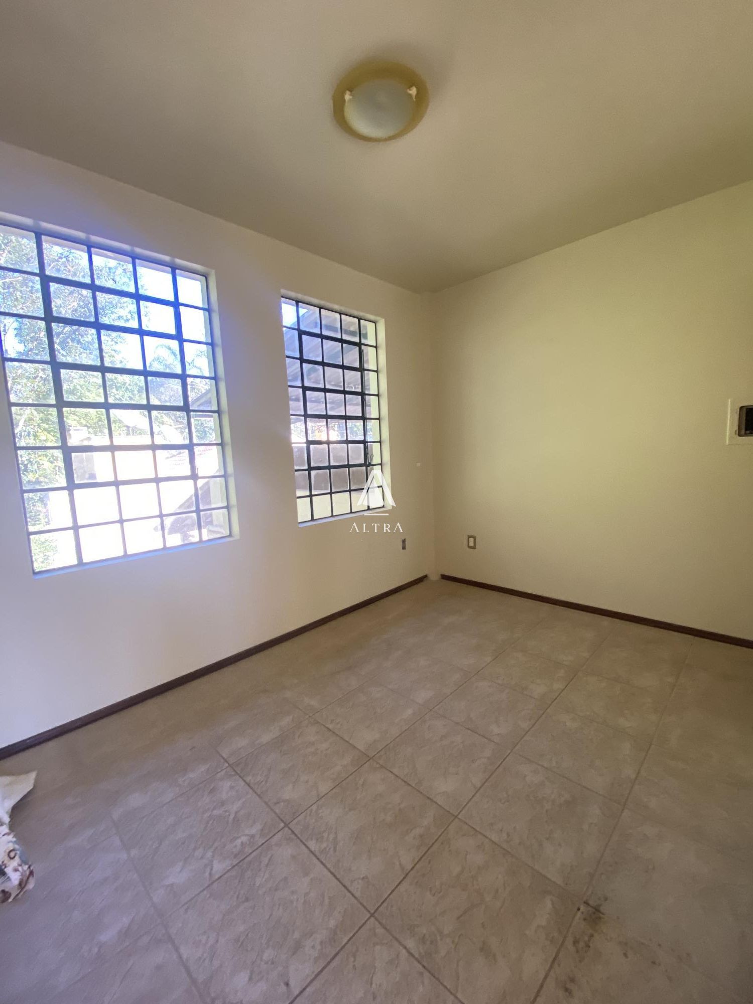 Casa à venda com 3 quartos, 370m² - Foto 8