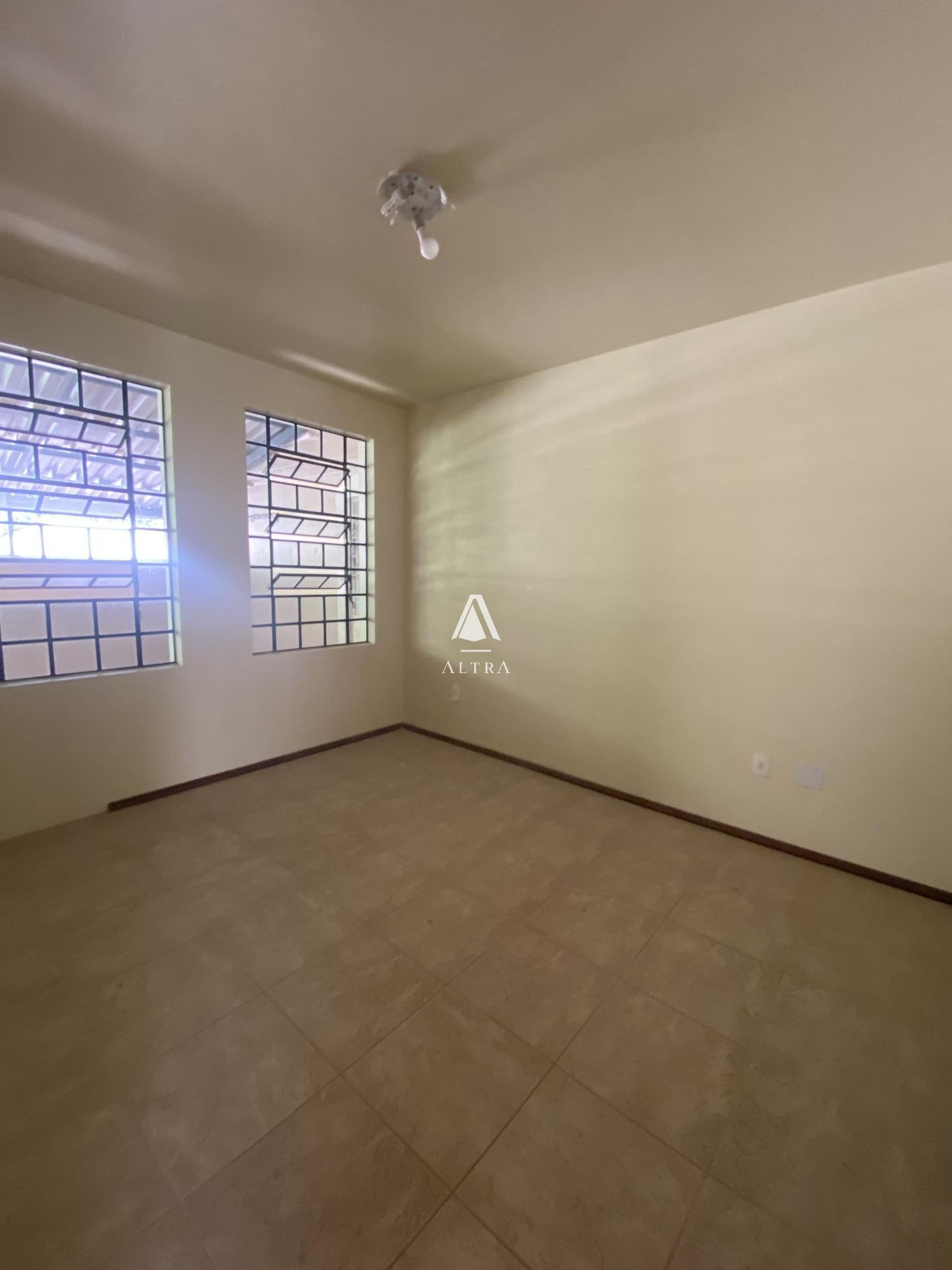 Casa à venda com 3 quartos, 370m² - Foto 11