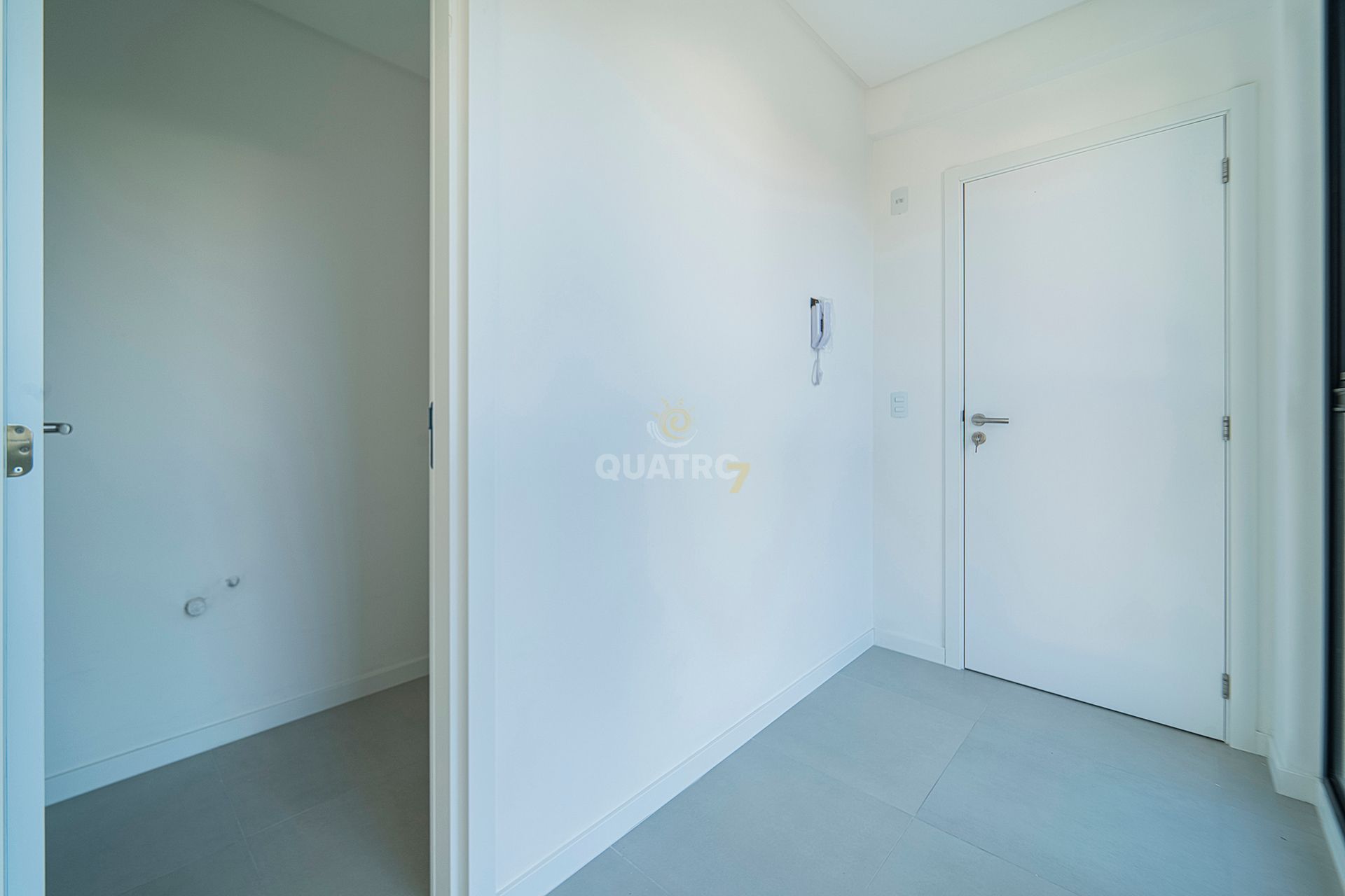 Apartamento à venda com 2 quartos, 77m² - Foto 3