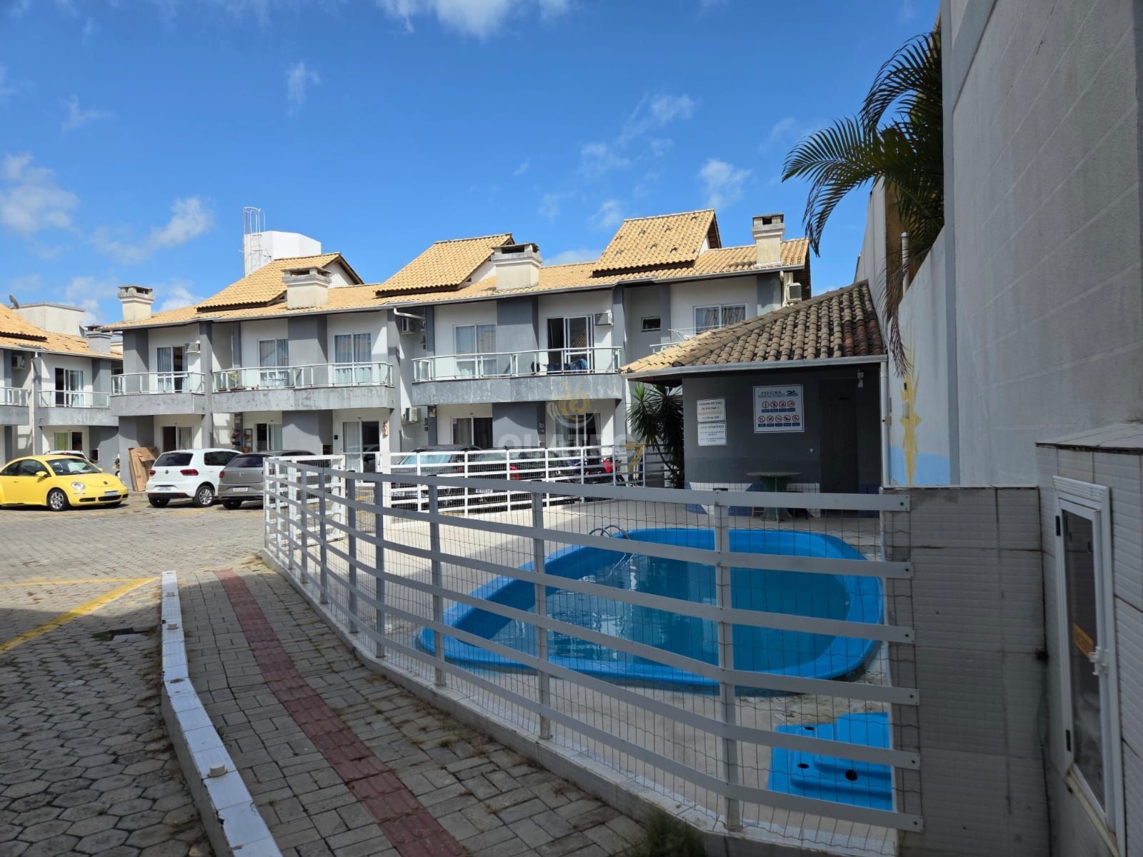 Sobrado à venda  no Bombas - Bombinhas, SC. Imóveis