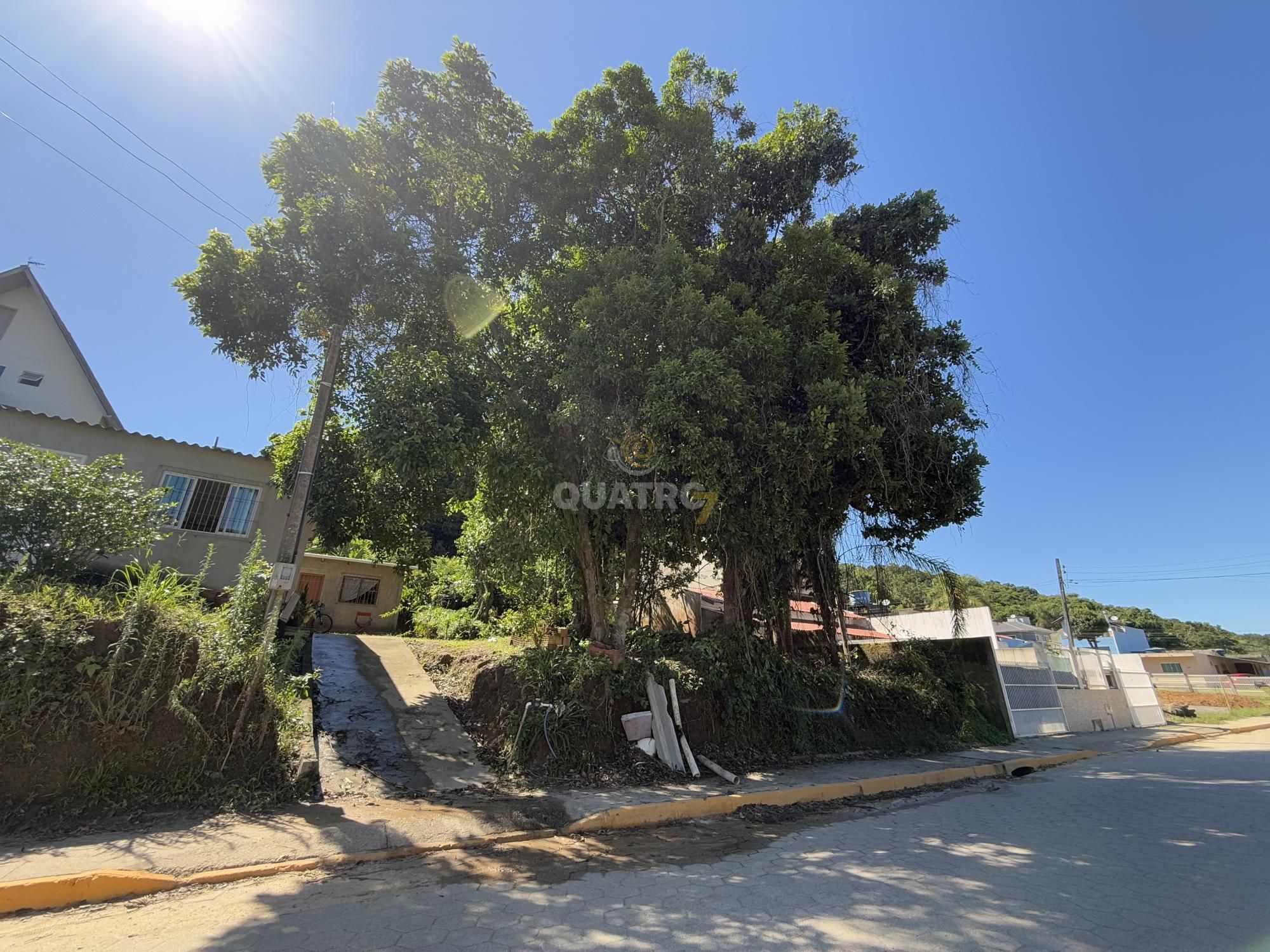 Terreno/Lote à venda  no Bombas - Bombinhas, SC. Imóveis