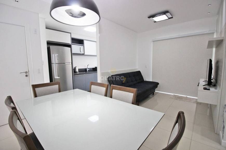 Apartamento à venda com 2 quartos, 70m² - Foto 4