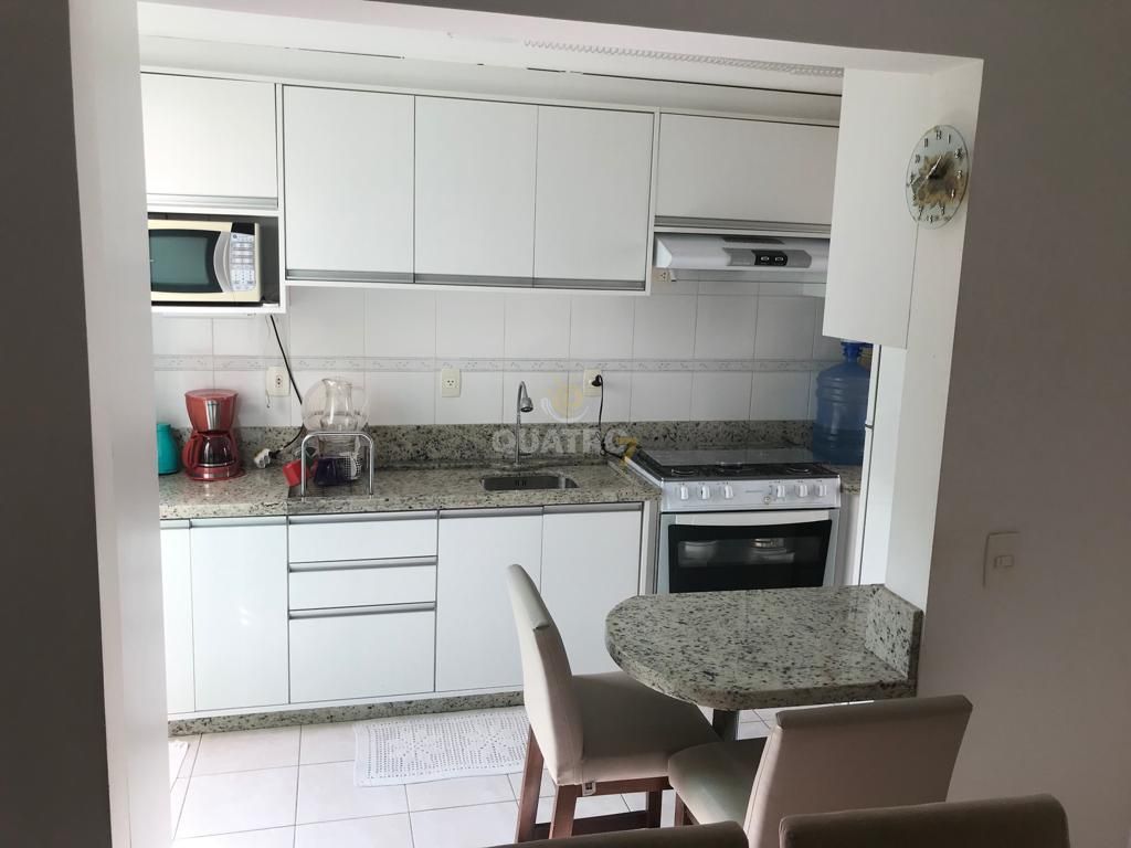 Apartamento à venda com 2 quartos, 70m² - Foto 3