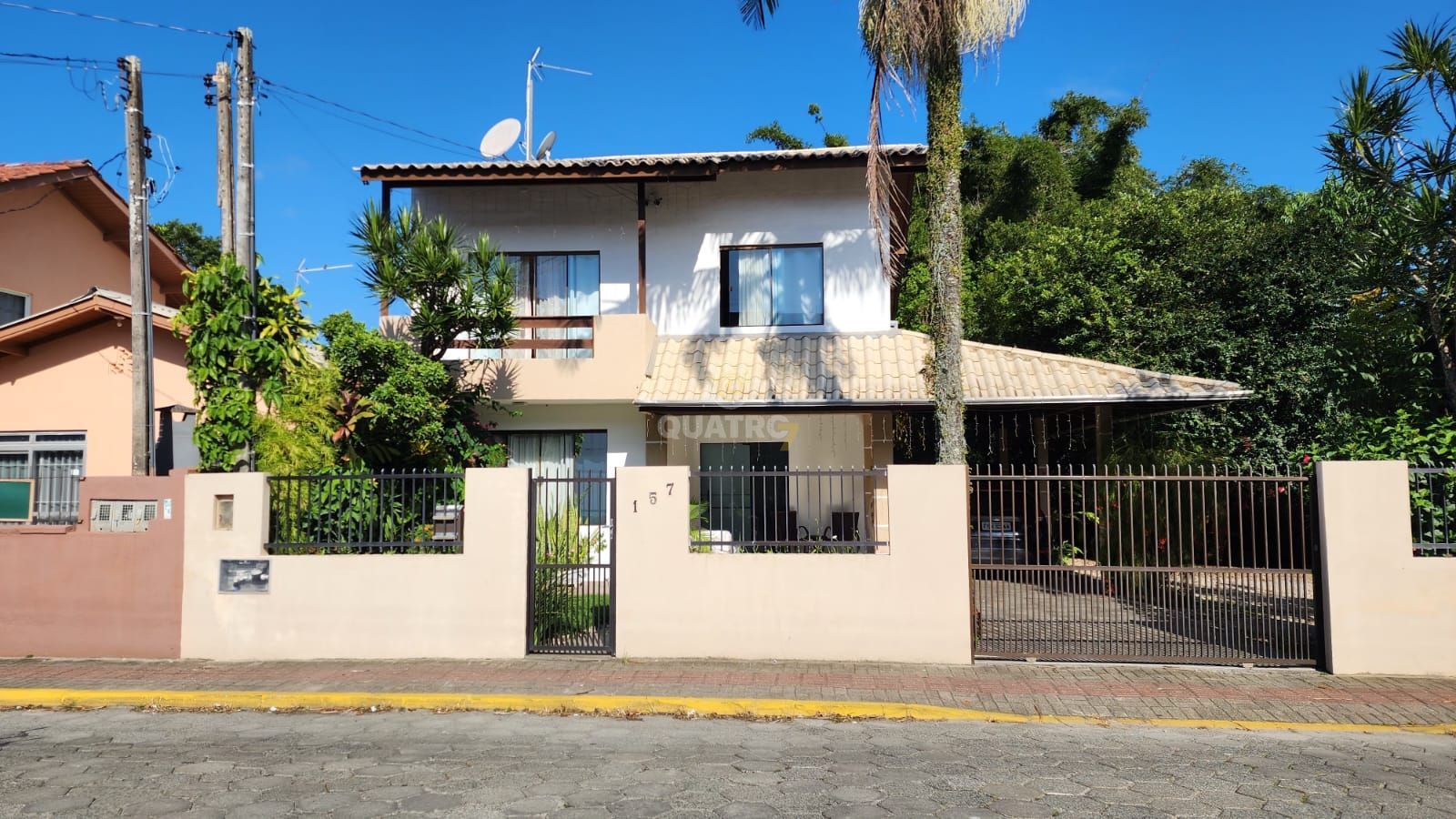 Casa à venda  no Bombas - Bombinhas, SC. Imóveis