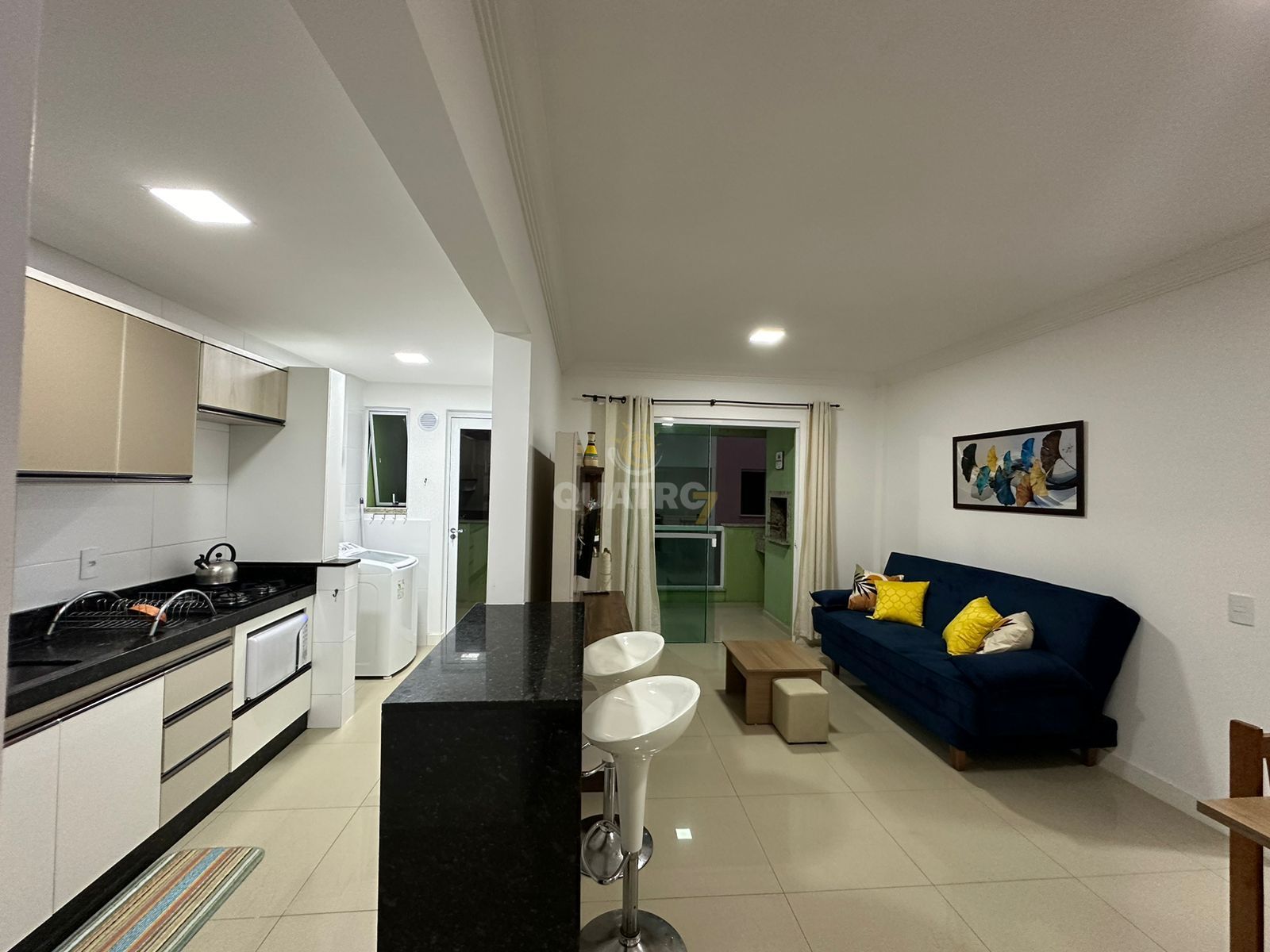 Apartamento à venda com 2 quartos, 70m² - Foto 2