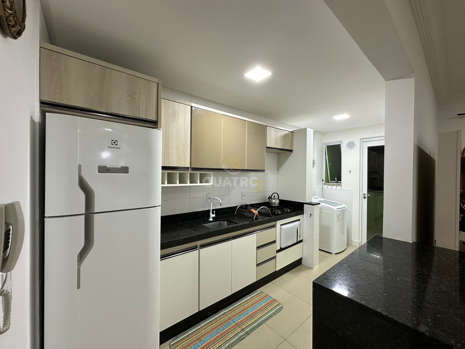 Apartamento à venda com 2 quartos, 70m² - Foto 3