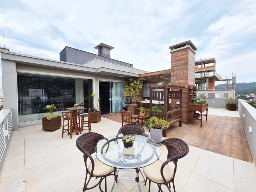 Cobertura, 3 quartos, 210 m² - Foto 1