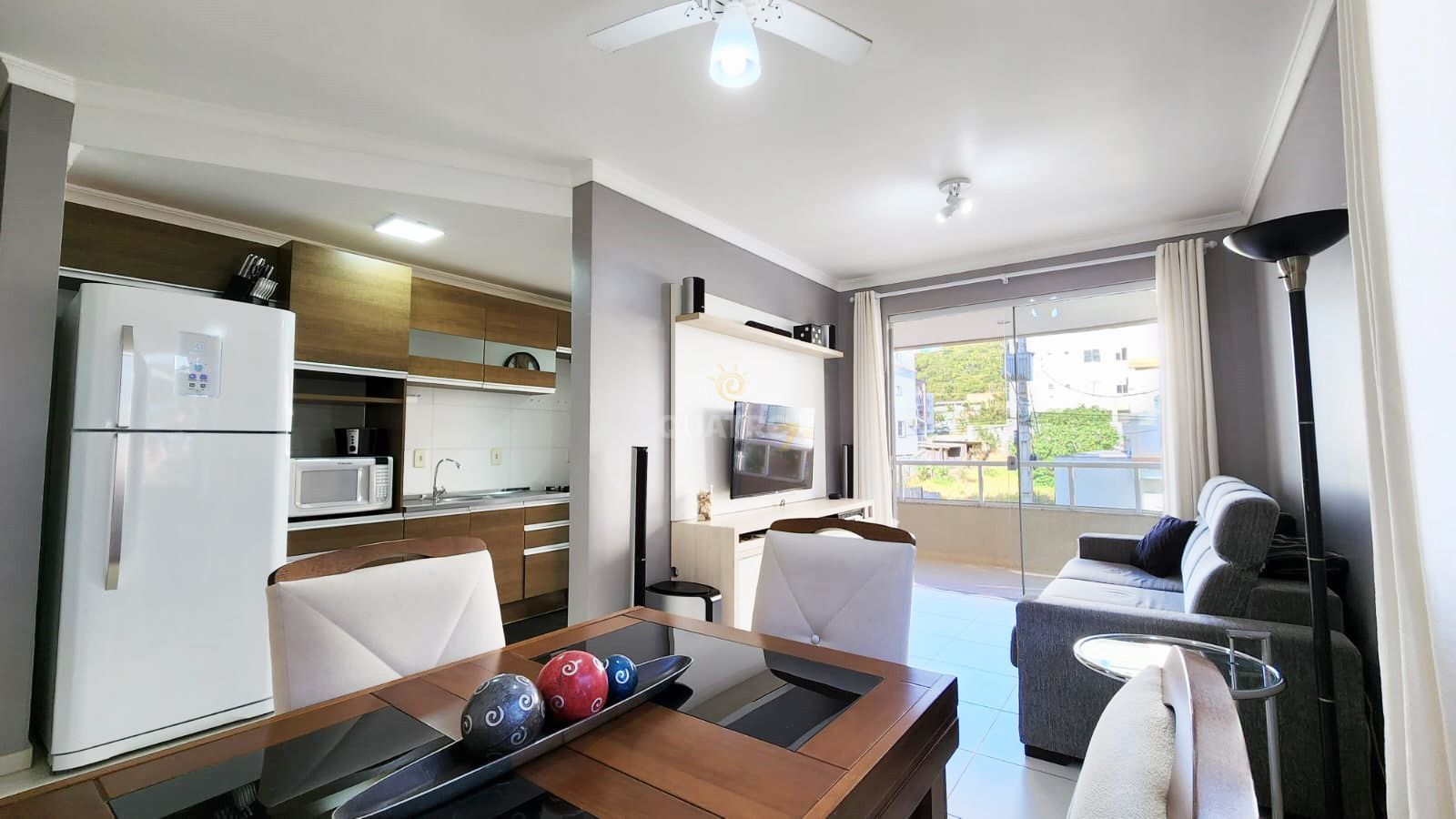 Apartamento à venda com 2 quartos, 75m² - Foto 1