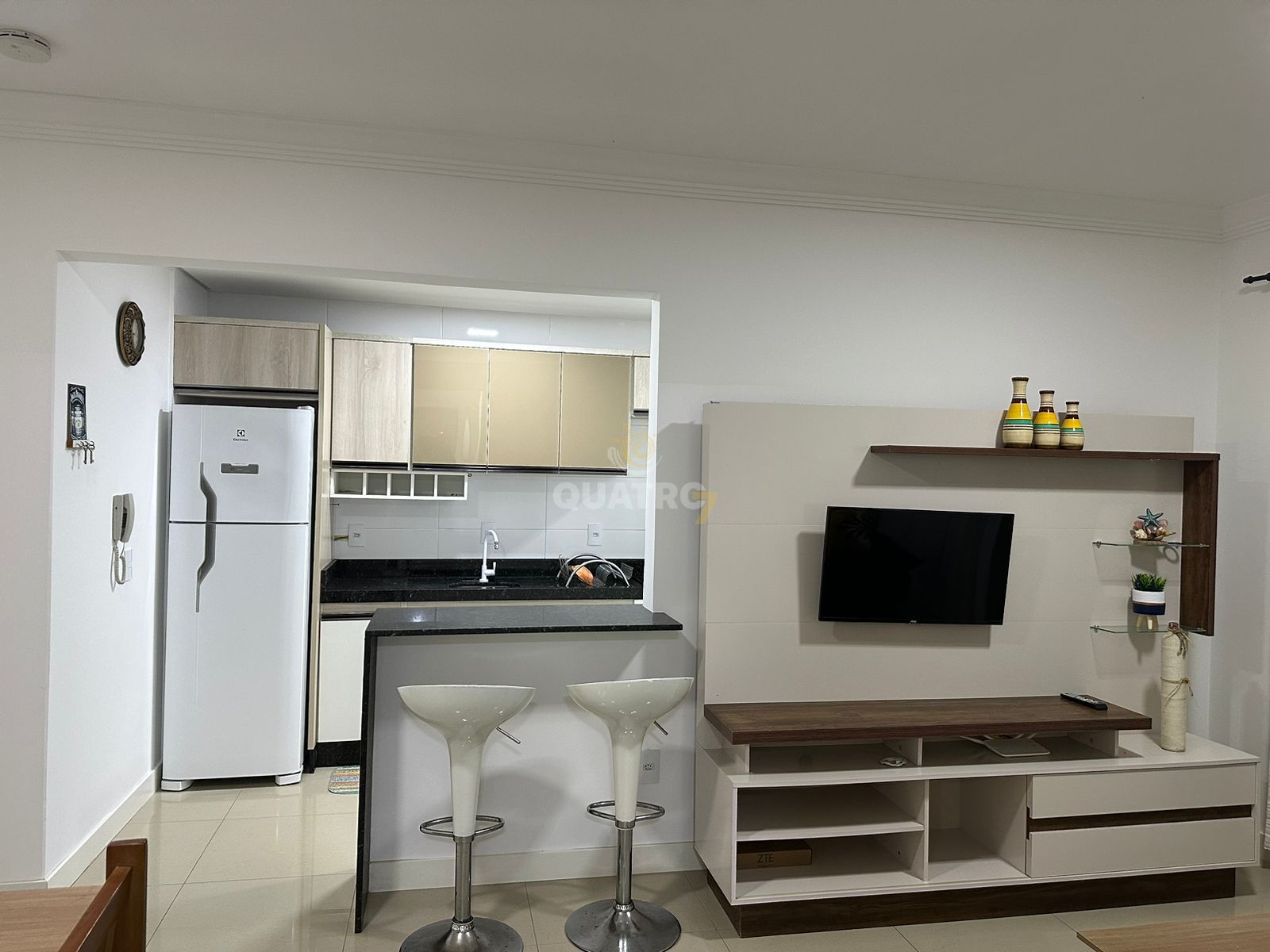 Apartamento à venda com 2 quartos, 70m² - Foto 1