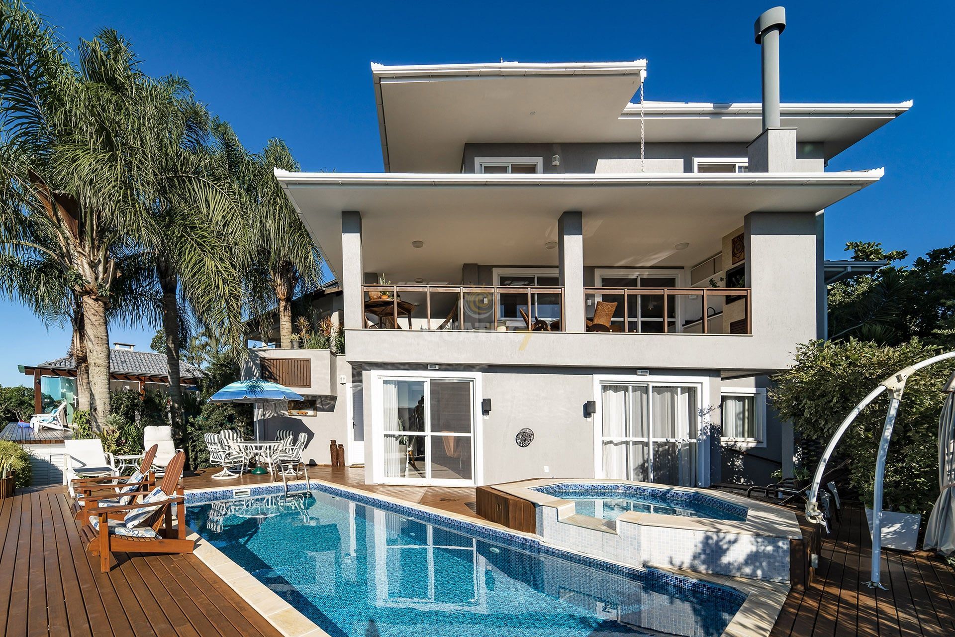Casa à venda com 7 quartos, 408m² - Foto 1