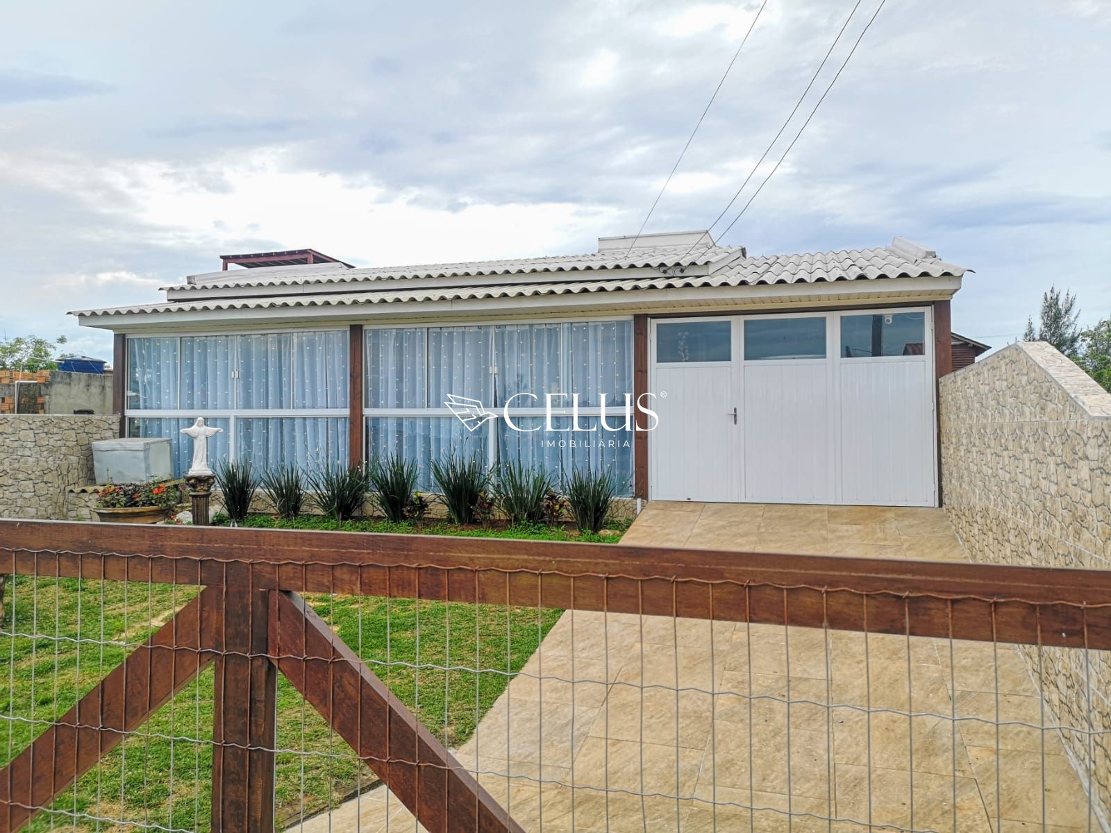 Casa  venda  no Capo do Cravo - Passo de Torres, SC. Imveis