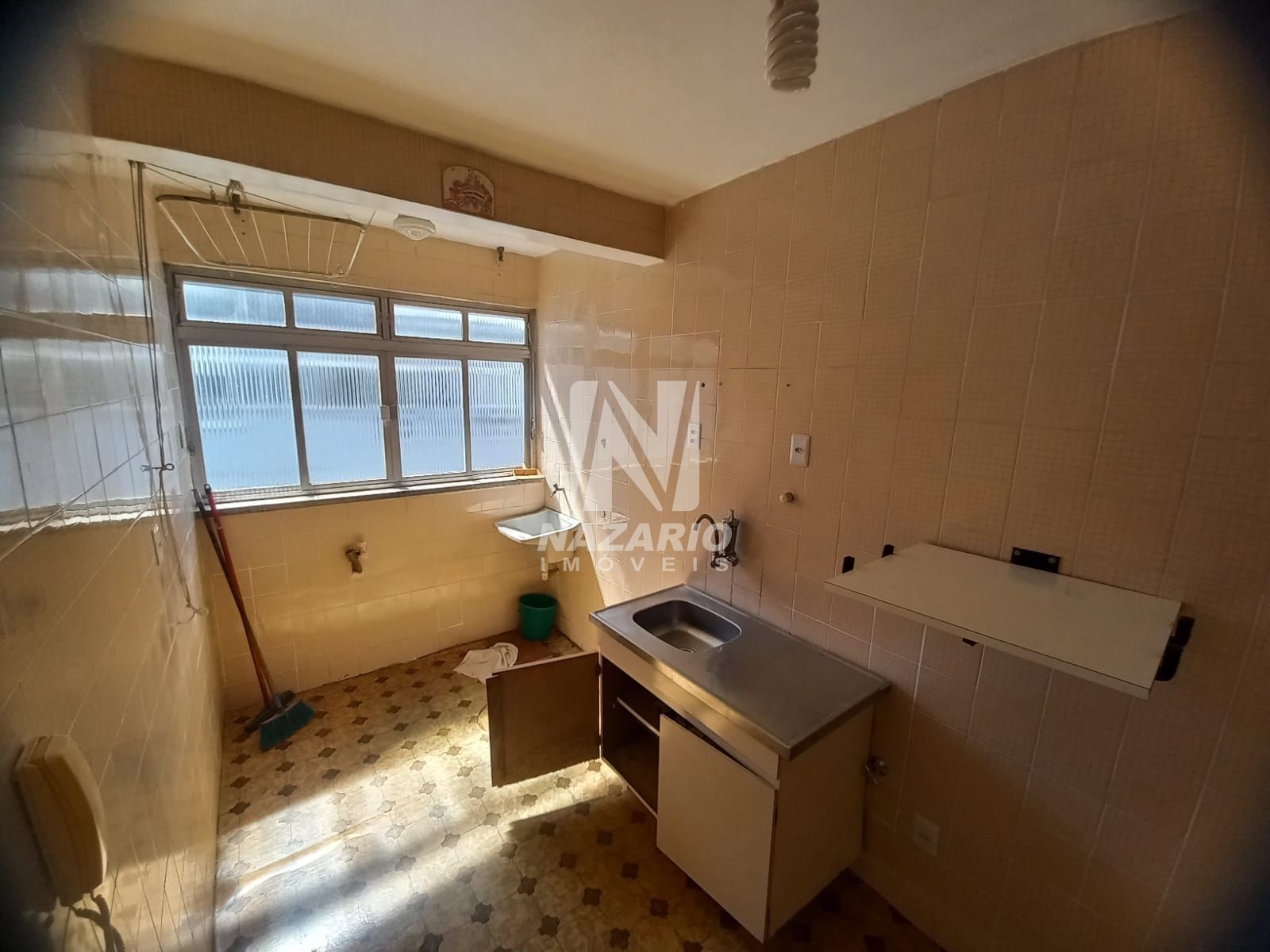 Apartamento com 2 Dormitórios à venda, 59 m² por R$ 200.000,00 Apartamento com 2 Dormitórios à venda, 59 m² por R$ 200.000,00