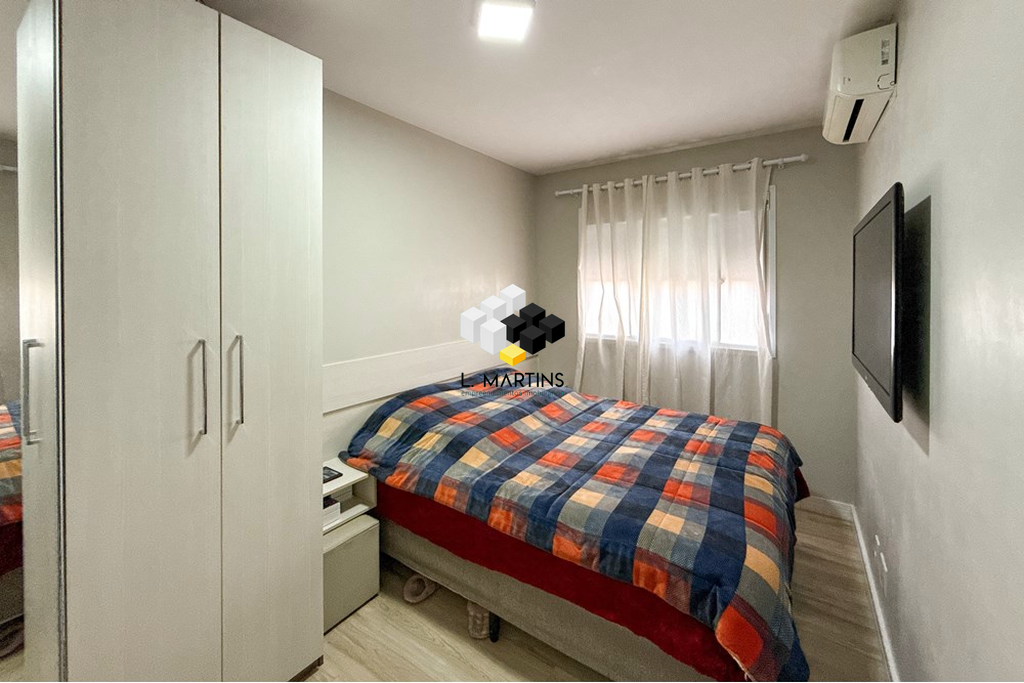 Apartamento com 2 Dormitórios à venda, 52 m² por R$ 220.000,00 Apartamento com 2 Dormitórios à venda, 52 m² por R$ 220.000,00