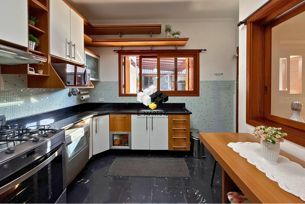 Casa à venda com 4 quartos, 328m² - Foto 13