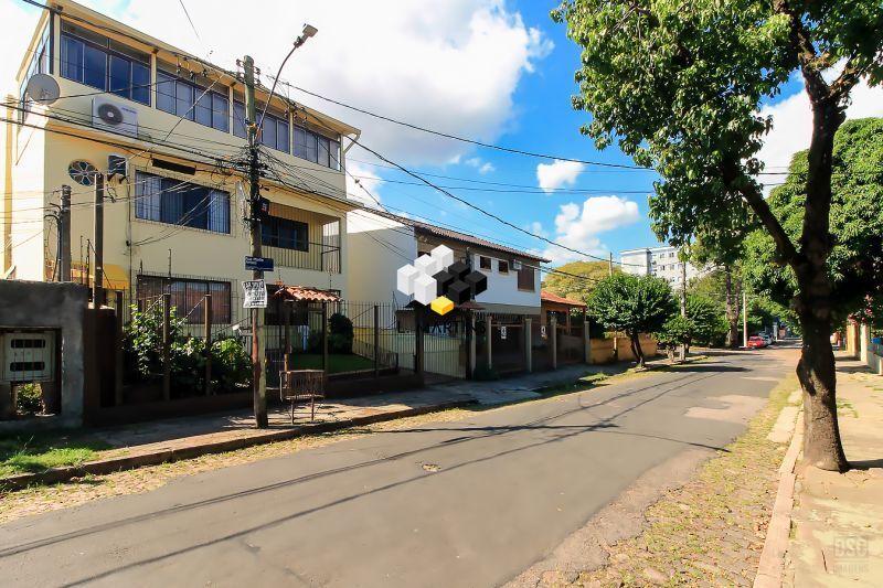 Casa de 7 quartos, 330m² no bairro Nonoai, em Porto Alegre | Eu Corretor