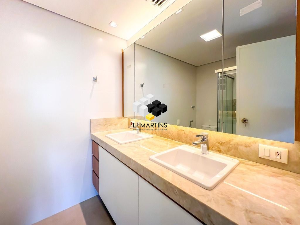 Apartamento de 4 quartos, 226m² no bairro Moinhos de Vento, em Porto Alegre | Eu Corretor