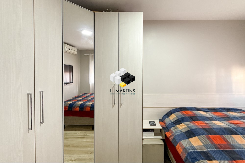 Apartamento com 2 Dormitórios à venda, 52 m² por R$ 220.000,00 Apartamento com 2 Dormitórios à venda, 52 m² por R$ 220.000,00