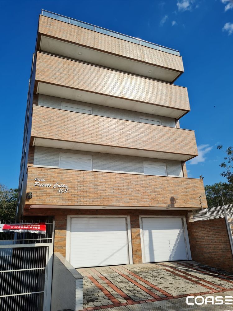 Amplo apartamento 3 dormitórios com sacada em Camobi
