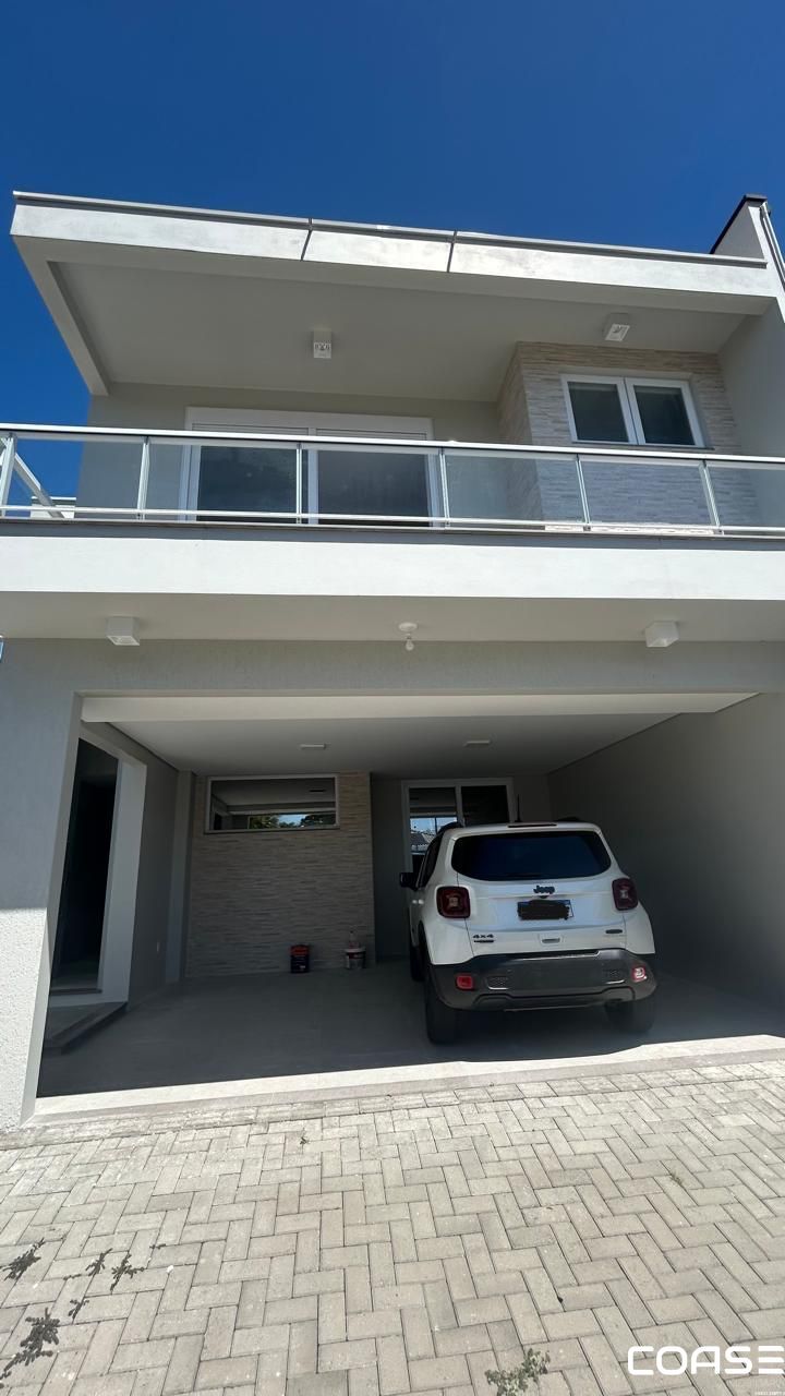 Casa nova de Alto Padrão em Camobi com 3 suítes