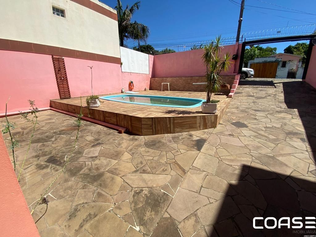 Casa de 2 dormitórios à venda