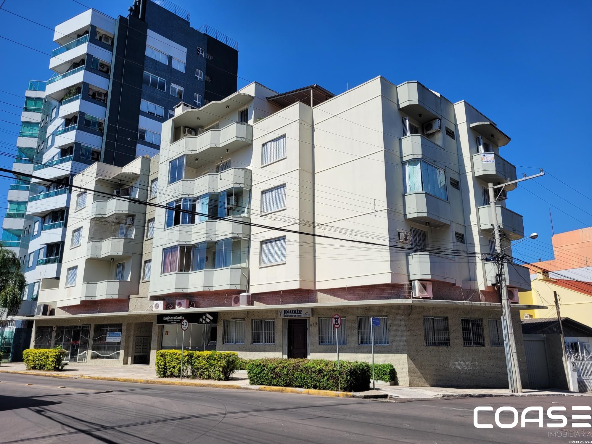 Apartamento de 02 dormitórios com suíte / 02 sacadas/ vaga de garagem