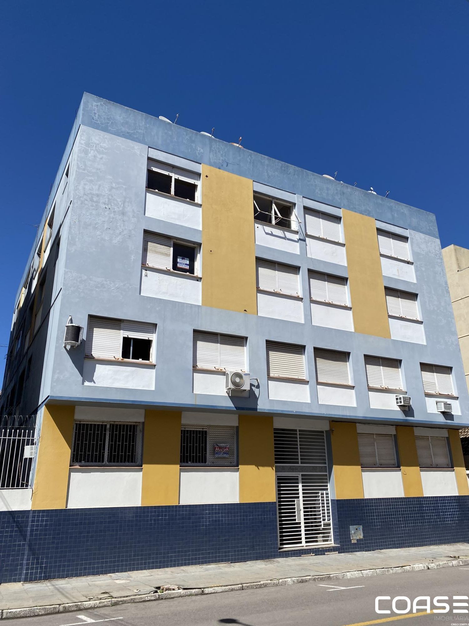 Apto de 02 dormitórios com churrasqueira para venda no centro de Santa Maria