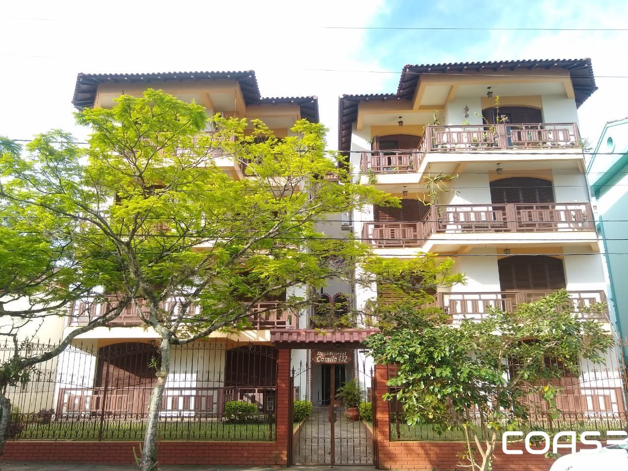 Apartamento 02 dormitórios + Dep Empregada + Garagem para venda em Santa Maria
