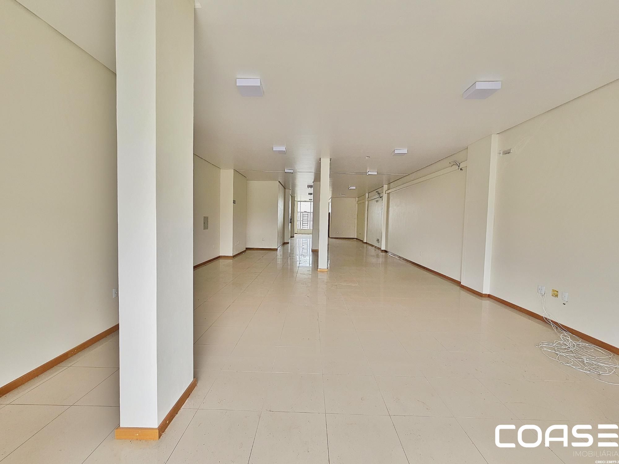 Ampla Sala Comercial com 250 m² à Venda em Camobi