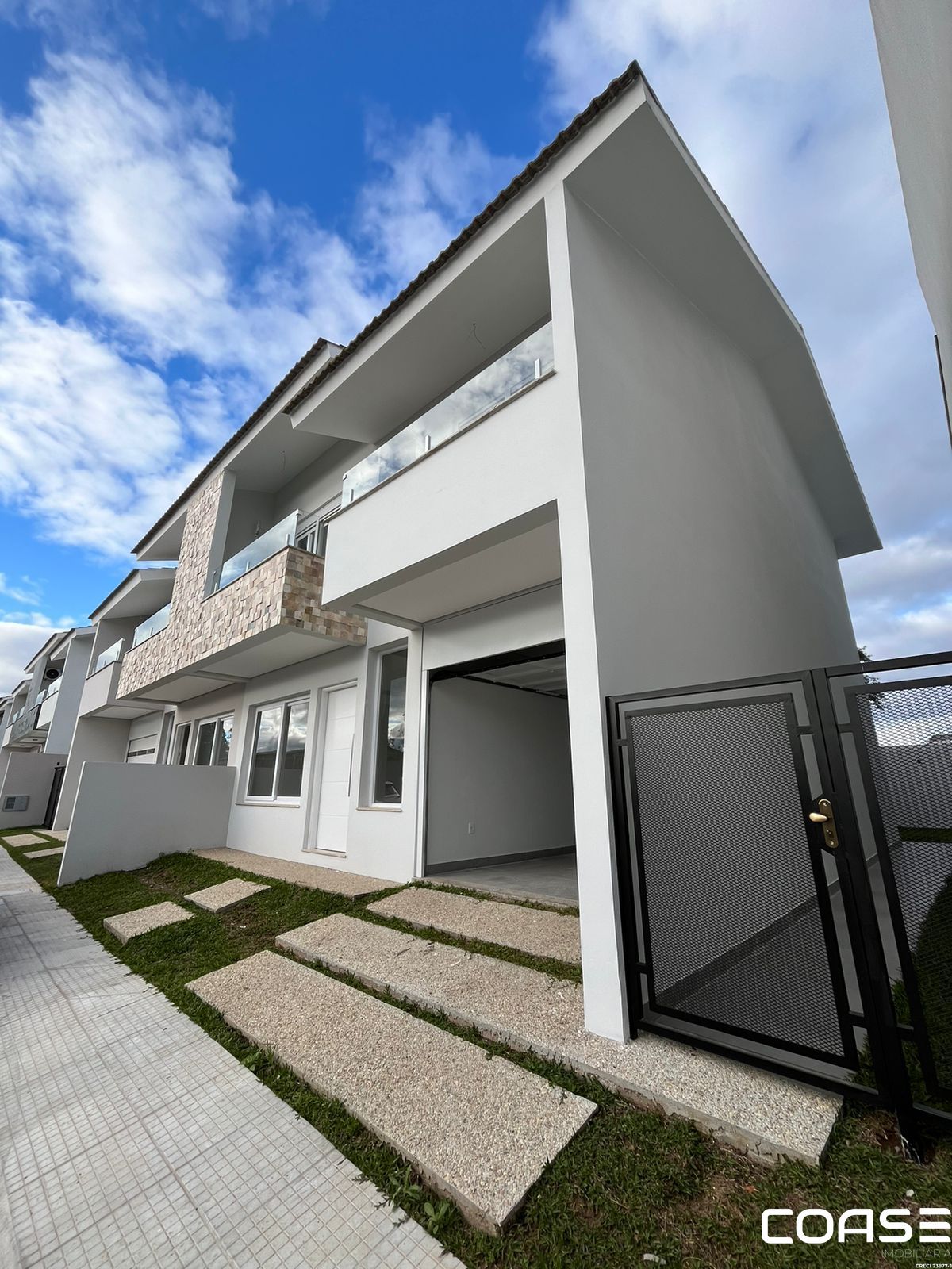 🏡 Casa com 3 Dormitórios e Estrutura de Lazer em Condomínio Próximo à UFSM