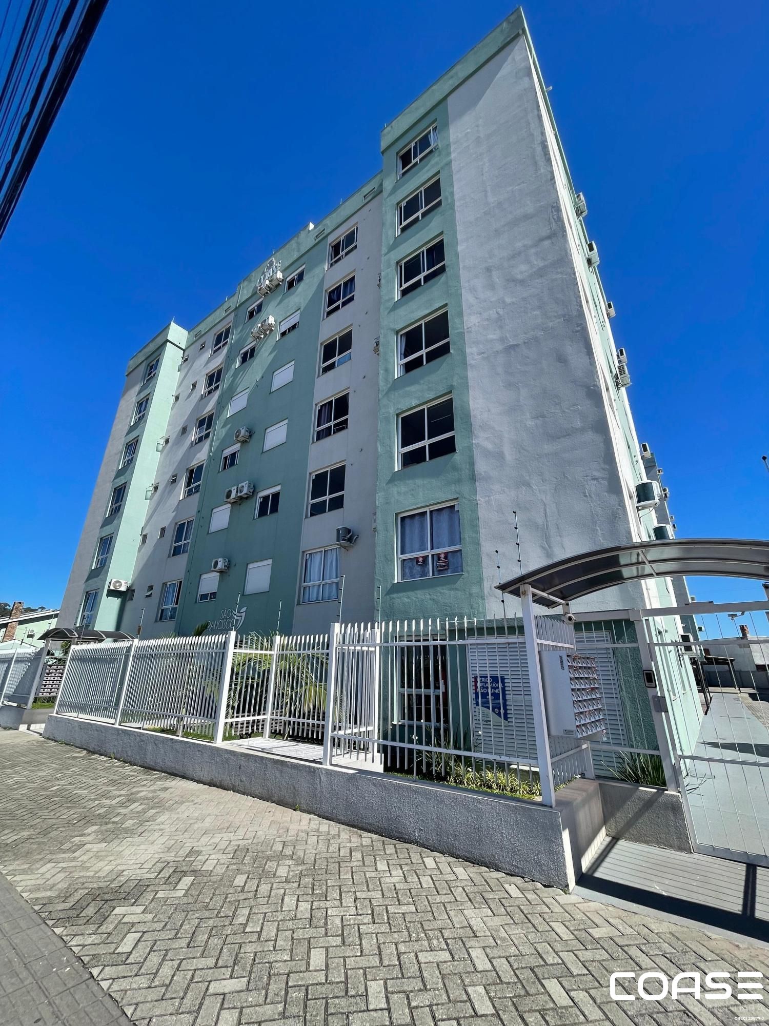 Apartamento de dois dormitórios com vaga de garagem próximo a UFSM e a Base Aére